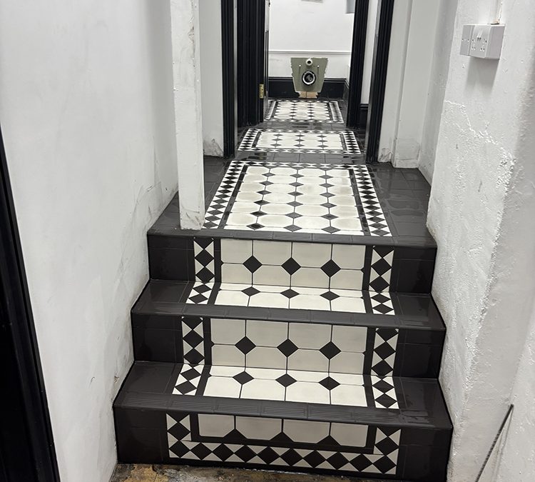 Traditional Black & White Tile Design